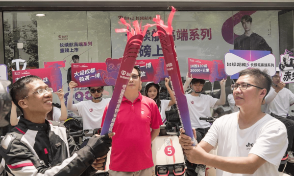 台铃超能S打卡成都大运会举办地 彰显低碳出行全新魅力