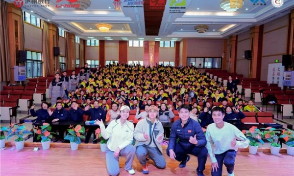 匹克球挥拍进校园，冠军引领梦启航